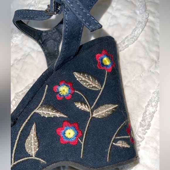 High Wedge Heel - Picture 3 of 4